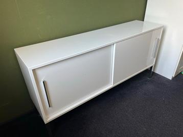 Gratis, Wit Dressoir met Schuifdeuren beschikbaar voor biedingen