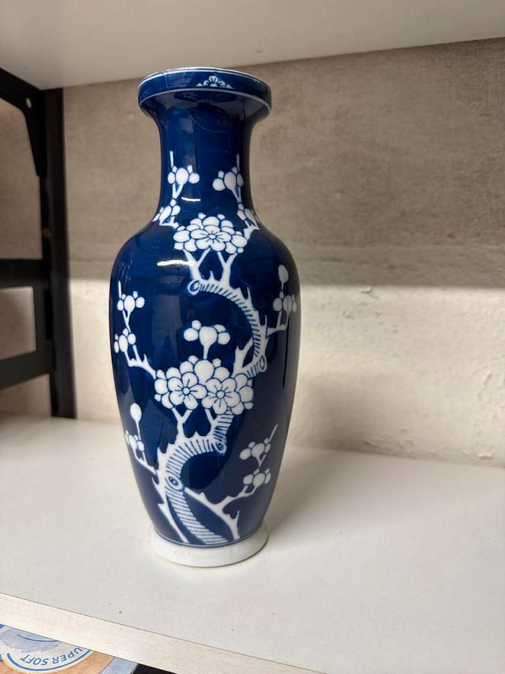Blauw witte Chinese vaas met prunus decor, Antiek en Kunst, Antiek | Vazen, Ophalen of Verzenden