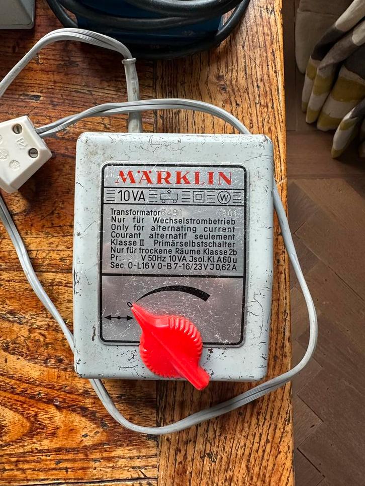 Marklin Trafo, Arnold Trafo & 14 Wagons - Treinbaan, Hobby en Vrije tijd, Modeltreinen | H0, Gebruikt, Transformator of Voeding