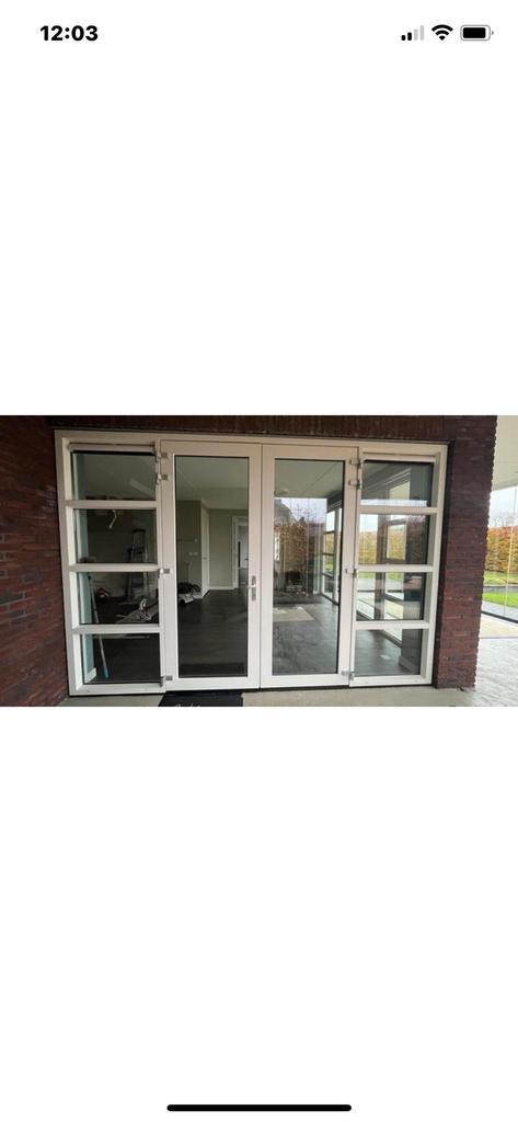 Zgan kunststofkozijn met tuindeuren, Doe-het-zelf en Verbouw, Kozijnen en Schuifpuien, Zo goed als nieuw, Deurkozijn, Hout, 75 tot 150 cm