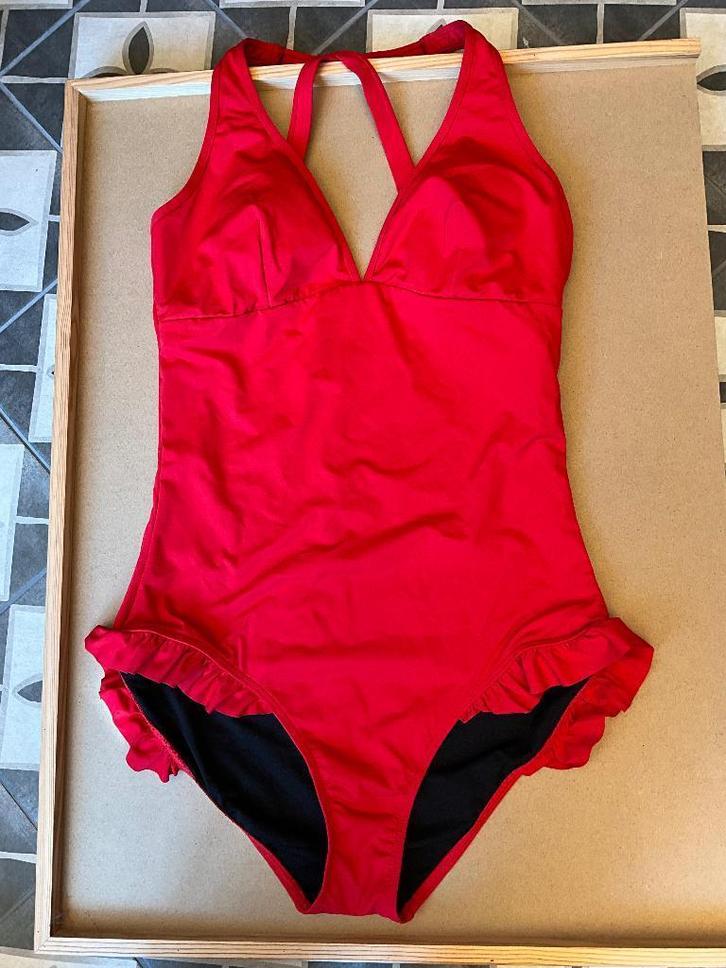 Rode Beachwave badpak Maat 36 Met Ruches, Kleding | Dames, Badmode en Zwemkleding, Nieuw, Badpak, Rood, Ophalen of Verzenden