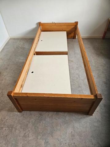 Houten Bed met Lades & Auping Bedbodem beschikbaar voor biedingen