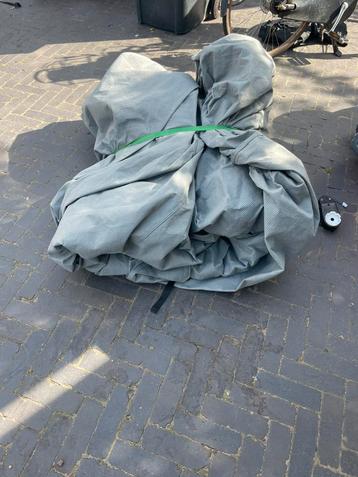 Caravanhoes beschikbaar voor biedingen