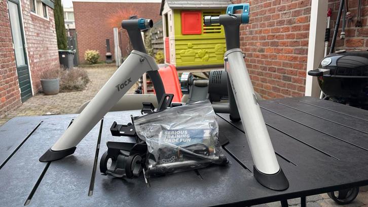 Tacx Flow Smart - Bluetooth Trainer met Accessoires, Sport en Fitness, Fitnessmaterialen, Zo goed als nieuw, Overige typen, Benen