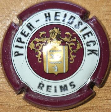 Champagnecapsule PIPER-HEIDSIECK bordeaux & wit nr.101 beschikbaar voor biedingen