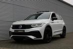Volkswagen Tiguan 1.5 TSI R-Line Black Style (36.826Km! Pano, 12 maanden, 15 km/l, 4 cilinders, Grijs