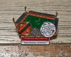 Voetbal pin FC Volendam-Ajax eredivsie 2025-2026, Verzamelen, Ophalen of Verzenden, Zo goed als nieuw, Sport