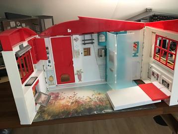 Barbie opvouwbaar meeneem poppenhuis beschikbaar voor biedingen