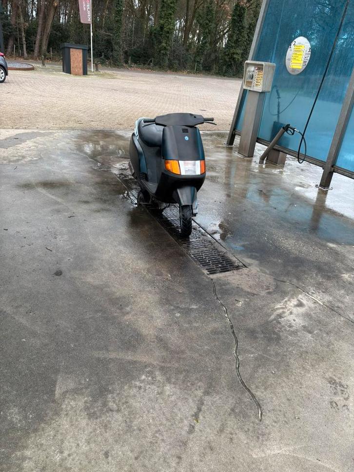 Piaggio sfera 2t 2005 lage kilometer stand, Fietsen en Brommers, Scooters | Piaggio, Gebruikt, Zip, Tweetakt, Ophalen