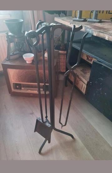 Gietijzeren haardset haarstel haard gereedschap

 beschikbaar voor biedingen
