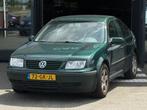 Volkswagen Bora 1.4-16V Trendline NAVI/CARPLAY/LMVELGEN/APK, Voorwielaandrijving, Gebruikt, 4 cilinders, Origineel Nederlands