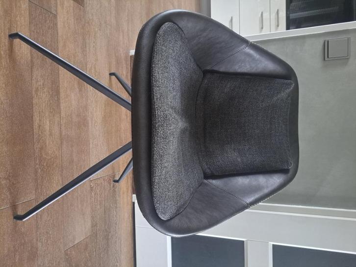 Vier moderne eetkamerstoelen, Huis en Inrichting, Stoelen, Gebruikt, Vier, Metaal, Stof, Overige materialen, Grijs, Ophalen