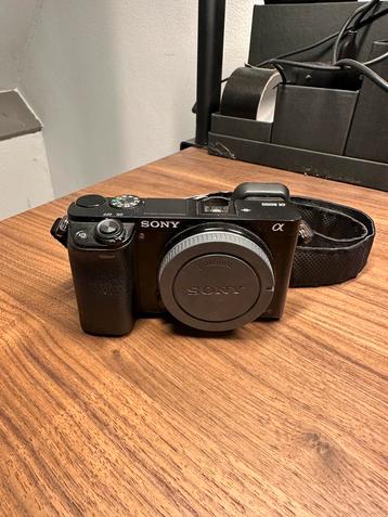 Sony A6000 APS-C camera + kitlens en 55-210mm zoomlens beschikbaar voor biedingen