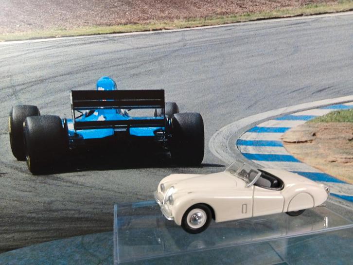 corgi 1/43 jaguar xk120, Hobby en Vrije tijd, Modelauto's | 1:43, Zo goed als nieuw, Auto, Overige merken, Ophalen of Verzenden