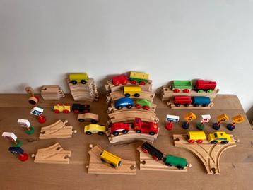 Houten Treinrails Set met Rails, Treinen en Accessoires beschikbaar voor biedingen