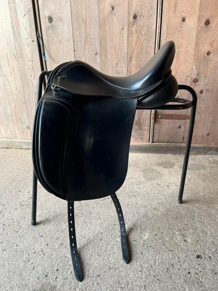 Fryso Classic zadel 17x4, Dieren en Toebehoren, Paarden en Pony's | Zadels, Zo goed als nieuw, Dressuur, Ophalen