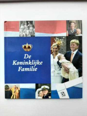 POSTZEGELS - boek DE KONINKLIJKE FAMILIE beschikbaar voor biedingen