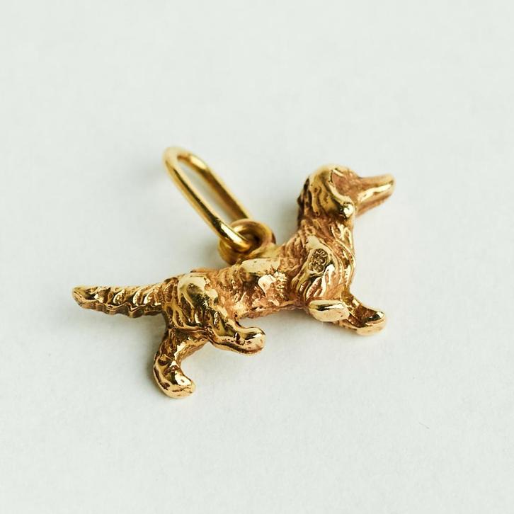 Vintage 8 karaat gouden bedel hanger hond teckel, Sieraden, Tassen en Uiterlijk, Kettinghangers, Zo goed als nieuw, Overige materialen