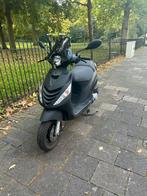 Piaggio Zip 4T 2024 – geel kenteken – 2800 km, Ophalen, Maximaal 45 km/u, Zip, Zo goed als nieuw