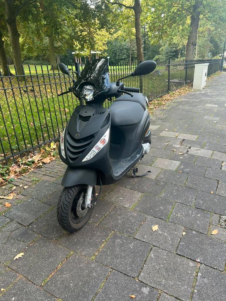 Piaggio Zip 4T 2024 – geel kenteken – 2800 km, Fietsen en Brommers, Scooters | Piaggio, Zo goed als nieuw, Zip, Maximaal 45 km/u