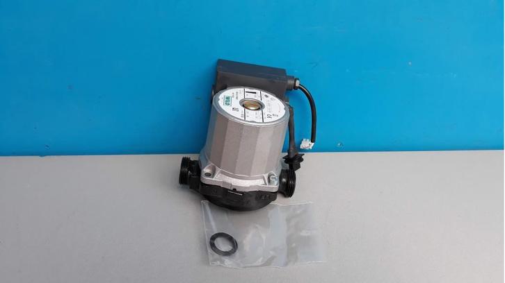 Cv Pomp Agpo Ferroli Ultima 2038C  RS15/6 PWM1, Doe-het-zelf en Verbouw, Verwarming en Radiatoren, Nieuw, Cv-ketel of Combi-ketel