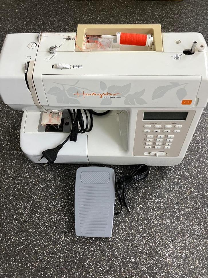 Huskystar c10 Husqvarna naaimachine, Hobby en Vrije tijd, Naaimachines en Toebehoren, Zo goed als nieuw, Naaimachine, Husqvarna