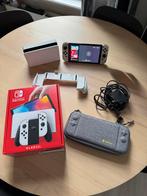 Nintendo Switch OLED + Crash Team Racing + Accessoires, Racen en Vliegen, Eén computer, Ophalen of Verzenden, Zo goed als nieuw