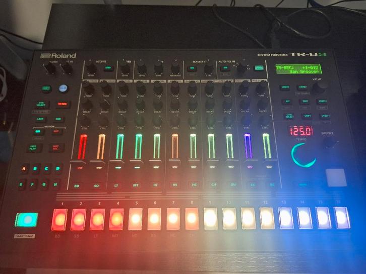 Roland TR-8S Rhythm Performer - in Topstaat incl doos, Muziek en Instrumenten, Drumcomputers, Zo goed als nieuw, Roland, Ophalen of Verzenden