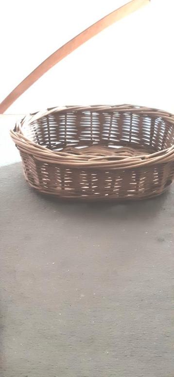 Rieten mandje ovaal, ouderwets  duurzame kwaliteit  beschikbaar voor biedingen
