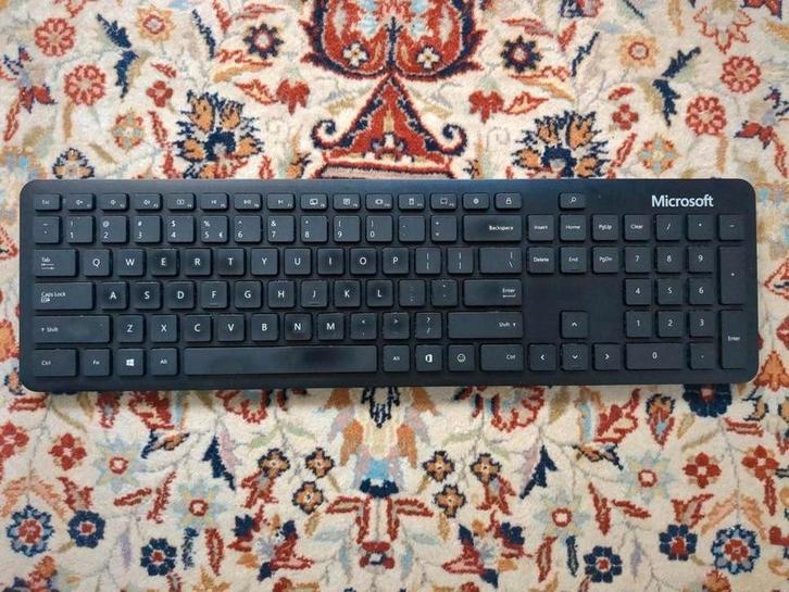 Microsoft Bluetooth Draadloos Toetsenbord, Computers en Software, Toetsenborden, Gebruikt, Qwerty, Draadloos, Multimediatoetsen
