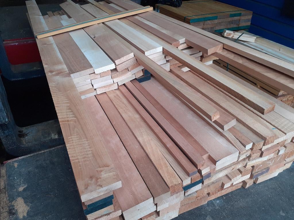 Partij 125 stuks hobbypakket Kersen en Beuken latten weg=weg, Ophalen of Verzenden, 180 tot 250 cm, Overige typen, Hardhout