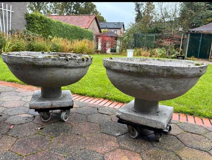 Set van 2 Betonnen Bloempotten, Tuin en Terras, Bloempotten, Gebruikt, Beton, Binnen, Minder dan 40 cm, 40 cm of meer, Rond, Ophalen