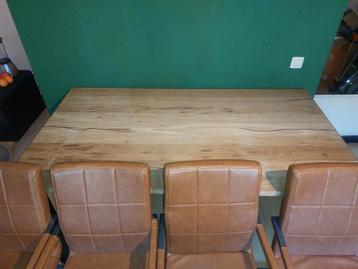 Industriele houten Eettafel + 4 stoelen bijpassend modern beschikbaar voor biedingen