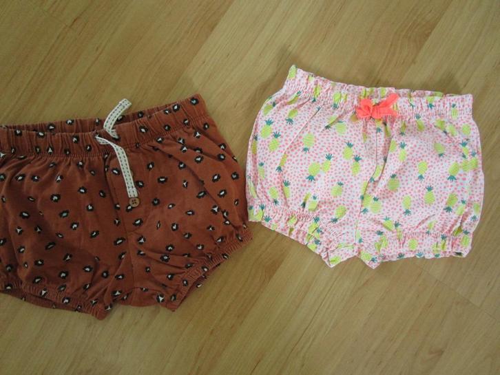 Hema - twee schattige korte broekjes maat 68, Kinderen en Baby's, Babykleding | Maat 68, Zo goed als nieuw, Meisje, Broekje, Ophalen of Verzenden