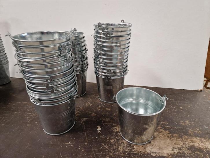 Leuke nieuwe zinken emmertjes 14cm hoog 39 stuks €2,25 pst, Huis en Inrichting, Woonaccessoires | Overige, Zo goed als nieuw, Ophalen of Verzenden