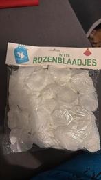 Witte rozen blaadjes, Ophalen, Versiering