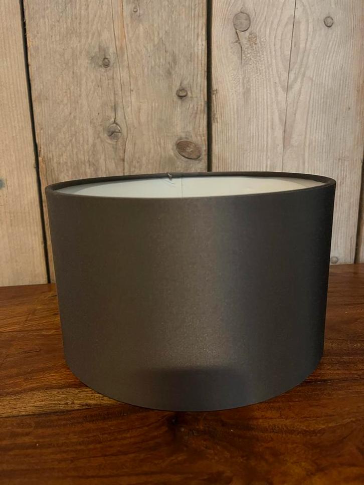 Satijnen lampenkap in donkergrijs, diameter 21cm, Huis en Inrichting, Lampen | Lampenkappen, Minder dan 25 cm, Rond, Ophalen of Verzenden