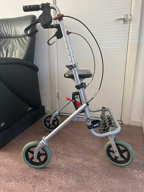 Rollator lichtgewicht en betrouwbaar makkelijk in gebruik, Diversen, Rollators, Zo goed als nieuw, Ophalen of Verzenden
