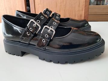 Leuke zwarte lak bandjes schoenen van PULL & BEAR 41 NIEUW! beschikbaar voor biedingen
