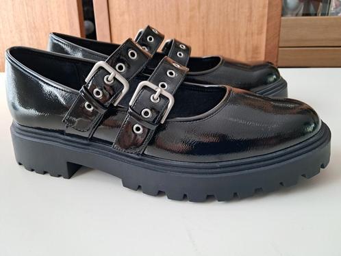 Leuke zwarte lak bandjes schoenen van PULL & BEAR 41 NIEUW!, Kleding | Dames, Schoenen, Nieuw, Schoenen met lage hakken, Zwart