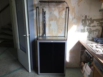 Aquarium 150L met professionele onderkast en wat apperatuur beschikbaar voor biedingen