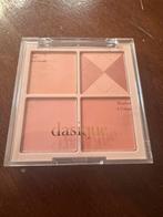 Dasique blush palette Beige knit 04, Ophalen of Verzenden, Zo goed als nieuw, Beige, Gehele gezicht