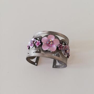 Diverse armbanden €1,00 per stuk beschikbaar voor biedingen