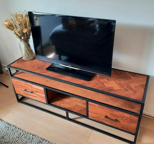 Prachtige kast met visgraat motief, Huis en Inrichting, Kasten | Televisiemeubels, Zo goed als nieuw, Ophalen