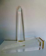 2x Prachtige identieke Lucite obelisken - 31 cm hoog., Antiek en Kunst, Verzenden