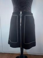 Zwarte minirok Maje met zilveren studs maat 38, Maat 38/40 (M), Zwart, Ophalen of Verzenden, Boven de knie