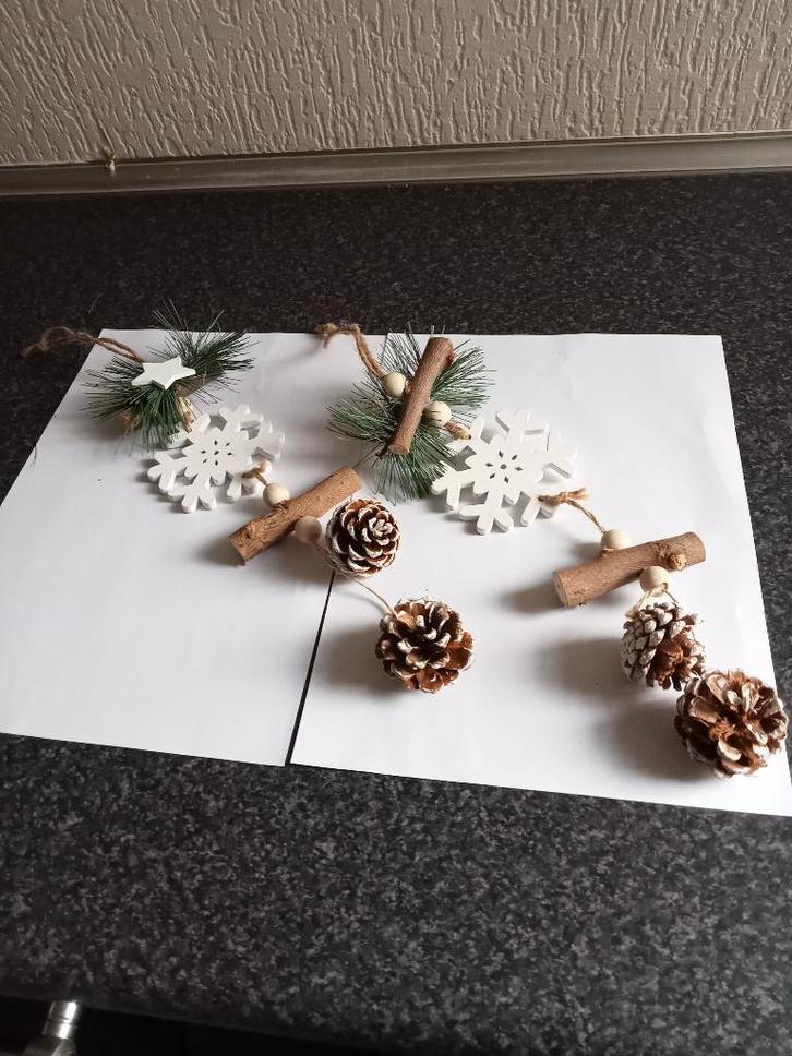 KERST:2 nieuwe kerst slingers met sneeuwvlok en dennenappels, Huis en Inrichting, Woonaccessoires | Overige, Nieuw, Ophalen of Verzenden