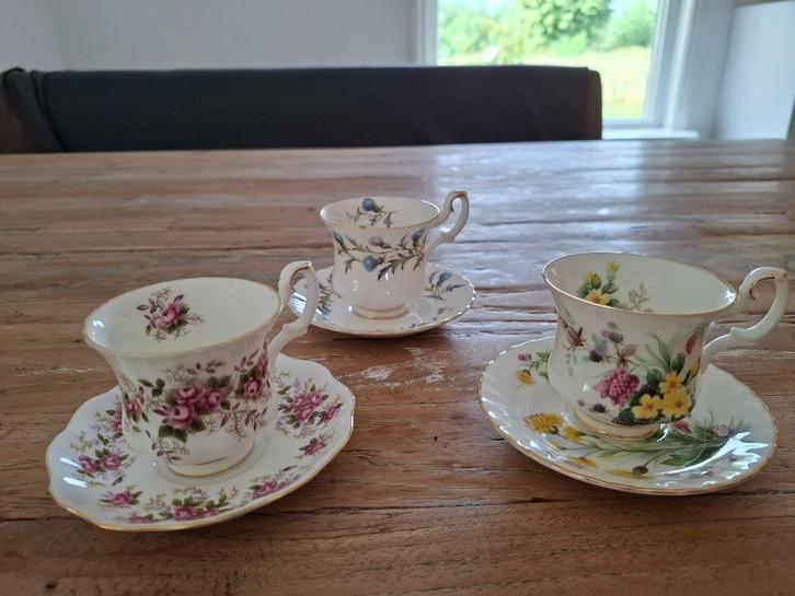 Kop en schotel van Royal Albert, Royal Vale, Hartporzellan,, Antiek en Kunst, Antiek | Servies los, Ophalen