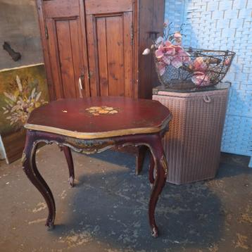 Brocante Italiaans Queen Ann Tafeltje beschikbaar voor biedingen