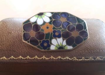 Antieke Achthoekige Broche met Cloisonné. beschikbaar voor biedingen